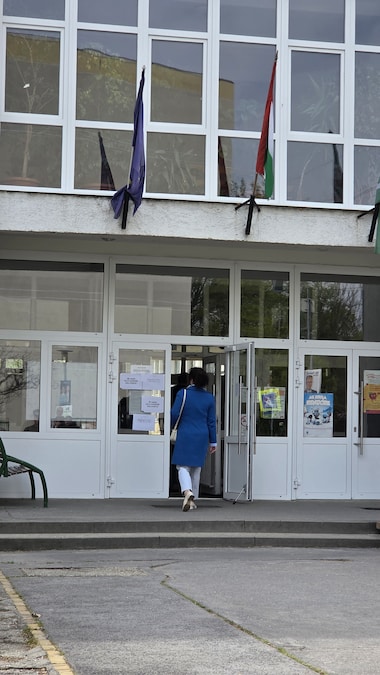 Scuola Dezso Kosztolanyi di via Ifjumunkas, a Budapest. Seggi 48 e 49