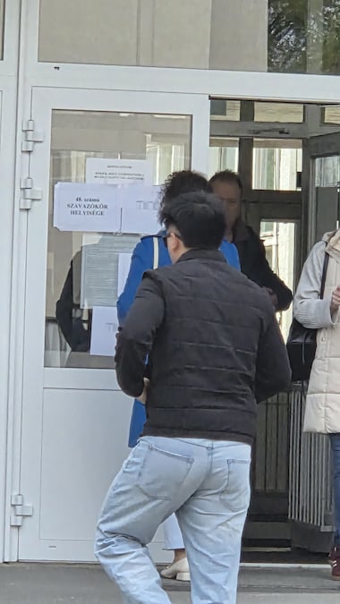 Scuola Dezso Kosztolanyi di via Ifjumunkas, a Budapest. Seggi 48 e 49