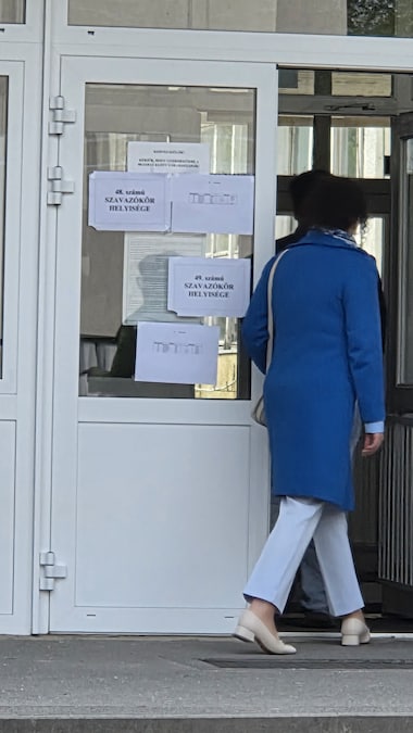Scuola Dezso Kosztolanyi di via Ifjumunkas, a Budapest. Seggi 48 e 49