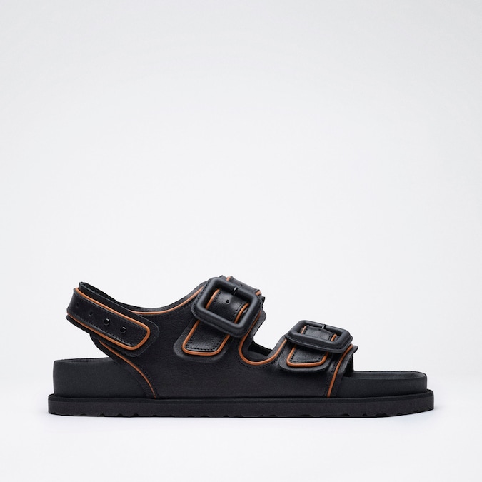 Sandalo Milano Buckle, in pelle con profilo a contrasto per il 50esimo anniversario, BIRKENSTOCK 1774 (520 €).
