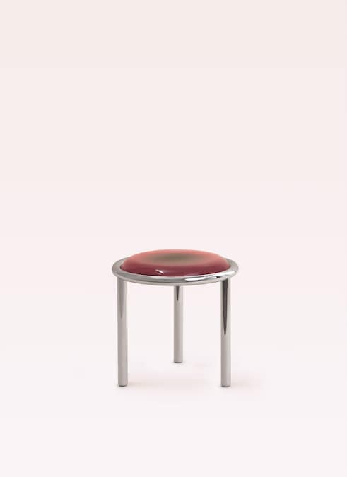 Tavolino scultura Hoop in crystal-resin, lucidato a mano con base in acciaio, design Lorenzo Taddei, MOĆI (1.700 € + iva).