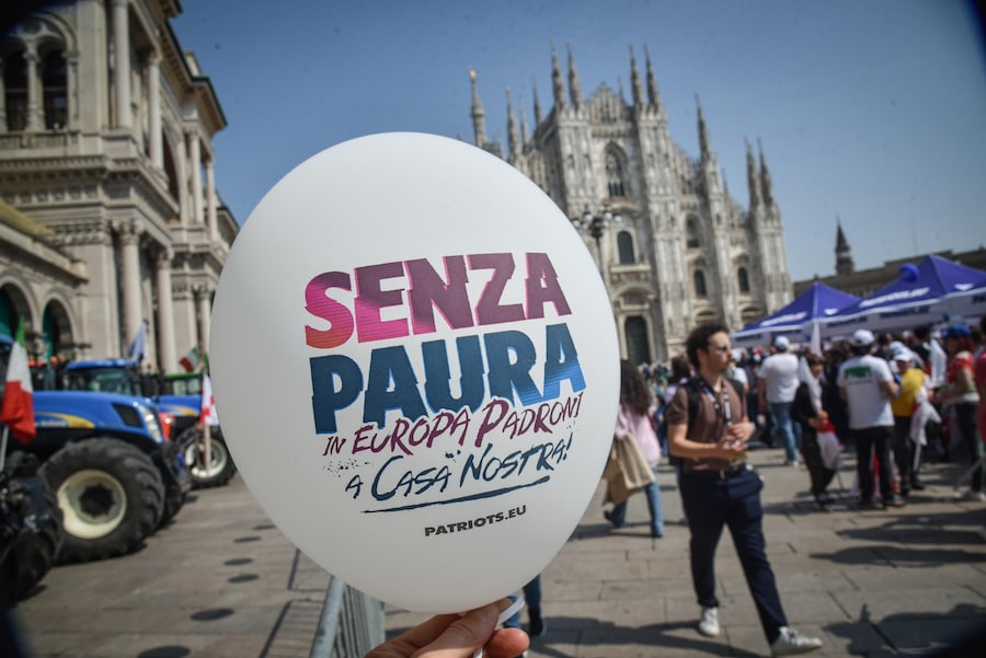 La manifestazione 'Padroni a casa nostra', promossa dai Patrioti europei e dalla Lega in piazza Duomo, Milano, 18 Aprile 2026. ANSA/MATTEO CORNER (ANSA)