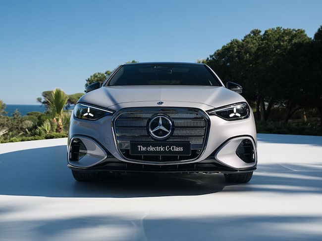 Mercedes classe C EQ, le foto della nuova berlina elettrica
