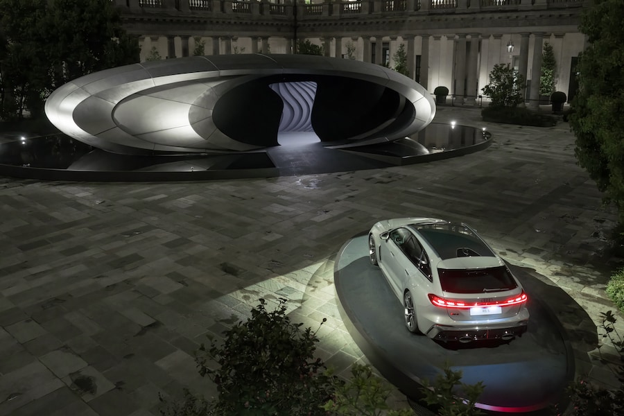 Audi RS 5 Avant e l'installazione di Zaha Hadid Architecs