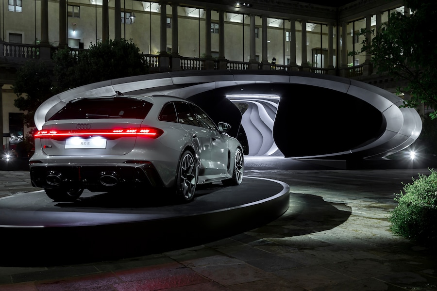 Audi RS 5 Avant e l'installazione di Zaha Hadid Architects