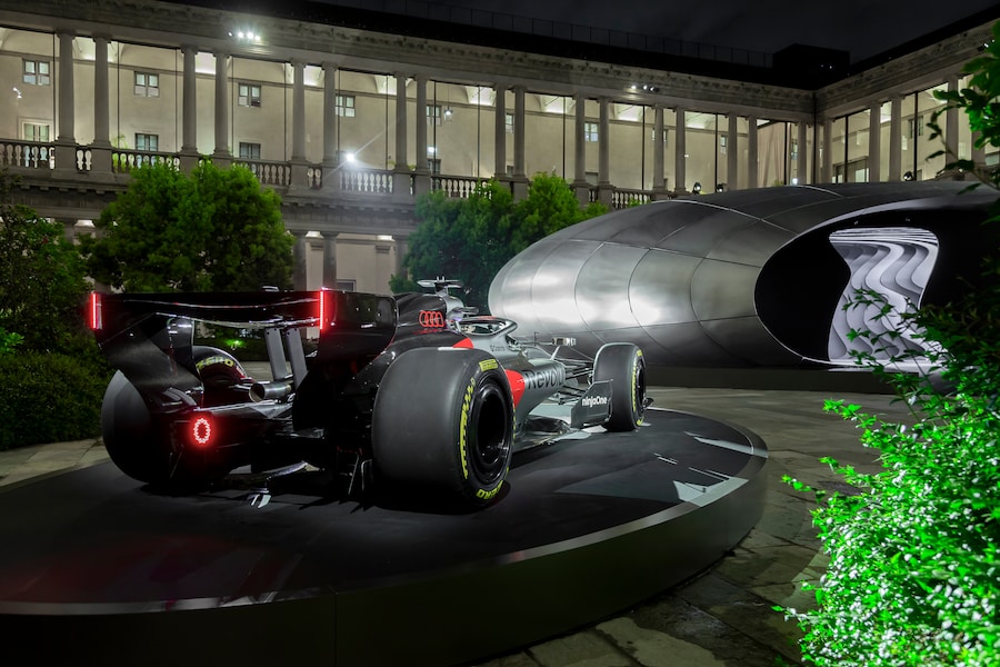 Audi R26 e l'installazione Origin di Zaha Zahid Architects