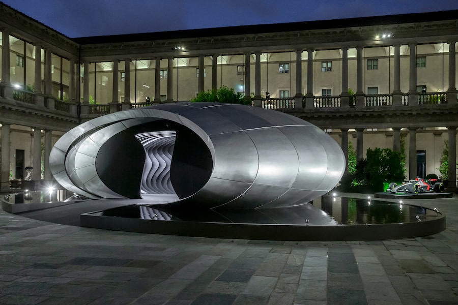 Audi R26 e l'installazione Origin di Zaha Zahid Architects