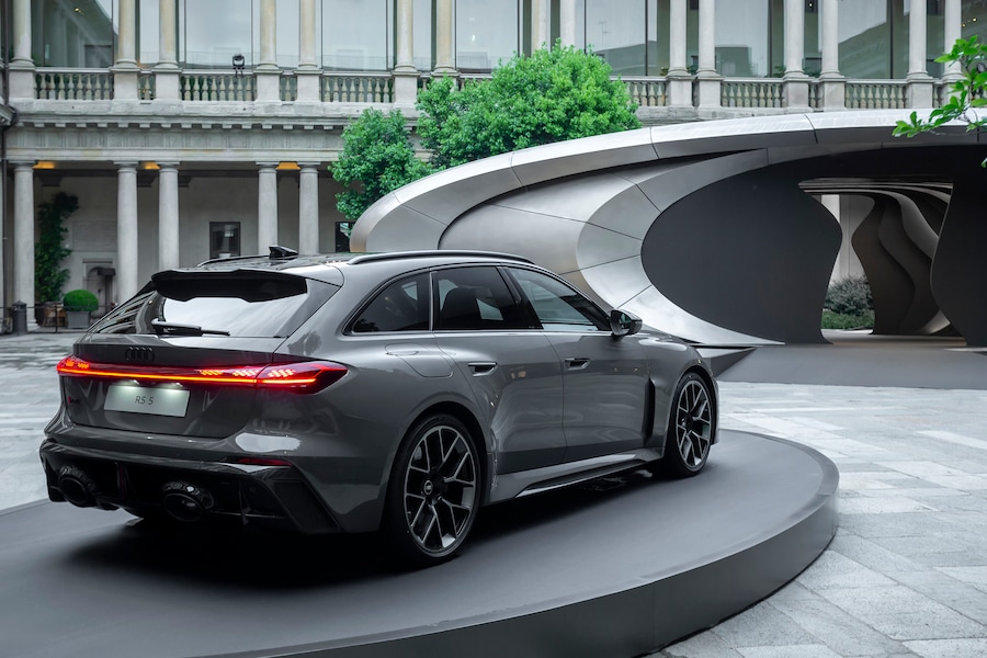 Audi RS 5 Avant e l'installazione di Zaha Hadid Architecs