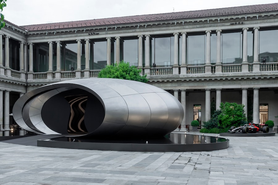 Audi R26 e l'installazione Origin di Zaha Zahid Architects