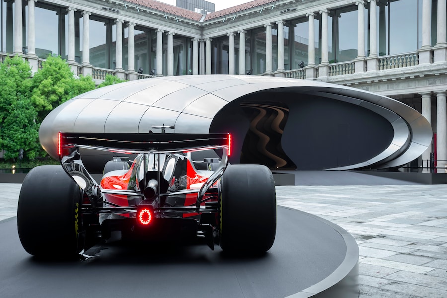 Audi R26 e l'installazione Origin di Zaha Zahid Architects