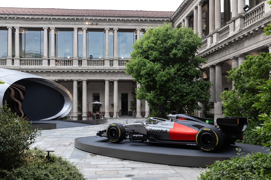 Audi R26 e l'installazione Origin di Zaha Zahid Architects