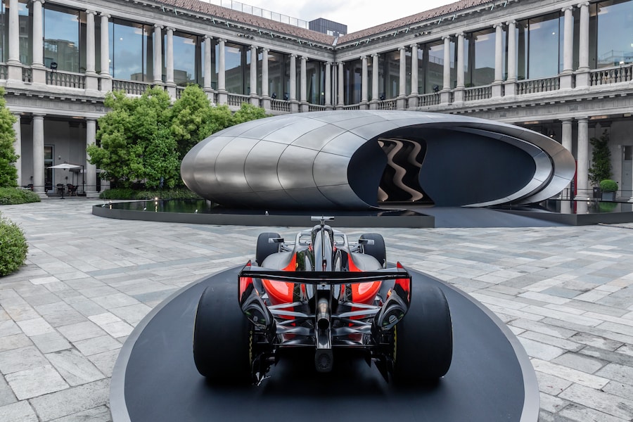 Audi R26 e l'installazione Origin di Zaha Zahid Architects