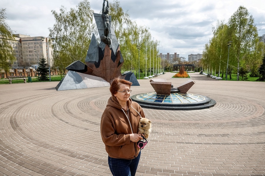 Valentyna Ananenko, 58, wife of Oleksii Ananenko, a Hero of Ukraine for his role in a 1986 mission beneath the fourth Chornobyl NPP reactor, visits the Heroes of Chornobyl Memorial Complex, ahead of the 40th anniversary of the Chornobyl disaster, amid Russia's attack on Ukraine, in Kyiv, Ukraine, April 20, 2026. REUTERS/Alina Smutko (REUTERS)