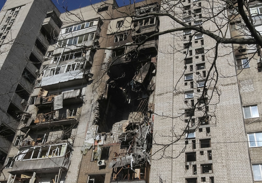 Un condominio colpito da un attacco con droni russi, a Dnipro. (REUTERS/Stringer)