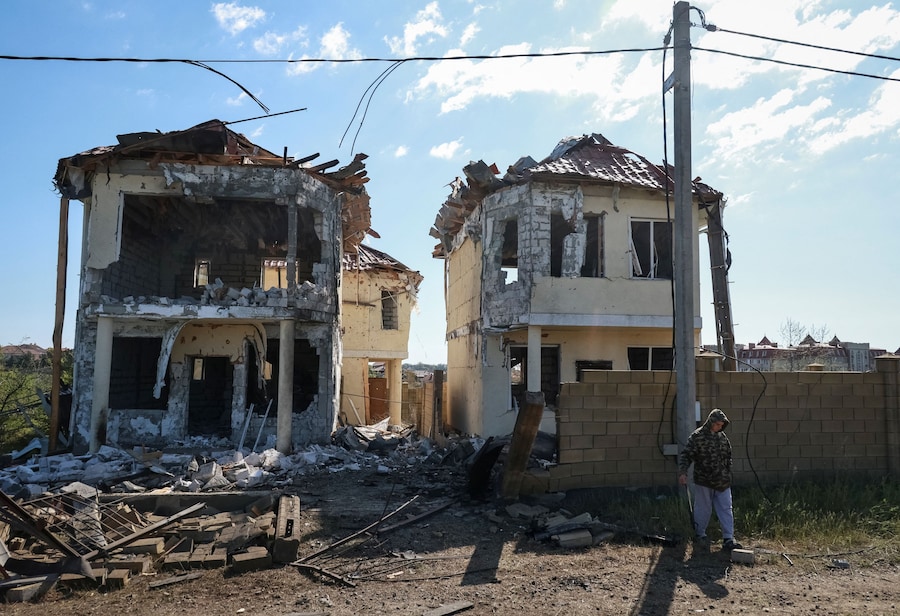 Edifici danneggiati da un attacco con droni russi nei pressi della città di Chornomorsk, nella regione di Odessa, Ucraina. (REUTERS)