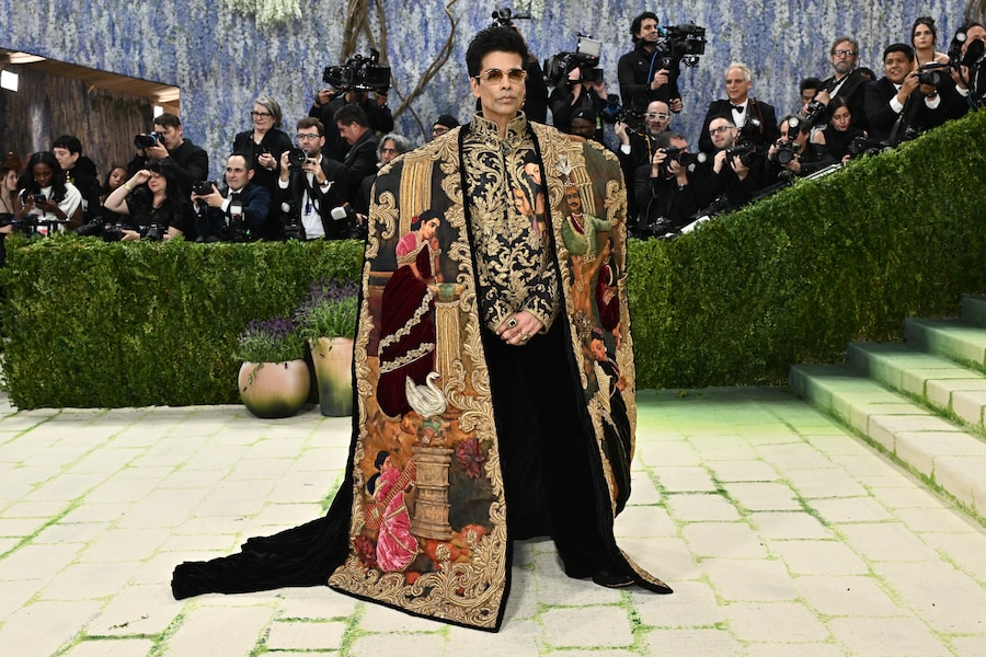 Karan Johar arriva al gala di beneficenza del Costume Institute del Metropolitan Museum of Art, organizzato per celebrare l'inaugurazione della mostra "Costume Art", lunedì 4 maggio 2026 a New York. (Foto di Evan Agostini/Invision/AP) (APN)