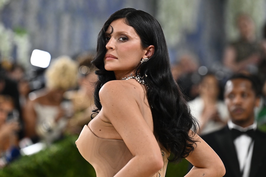 Kylie Jenner arriva al gala di beneficenza del Costume Institute del Metropolitan Museum of Art, organizzato per celebrare l'inaugurazione della mostra "Costume Art", lunedì 4 maggio 2026 a New York. (Foto di Evan Agostini/Invision/AP) (APN)