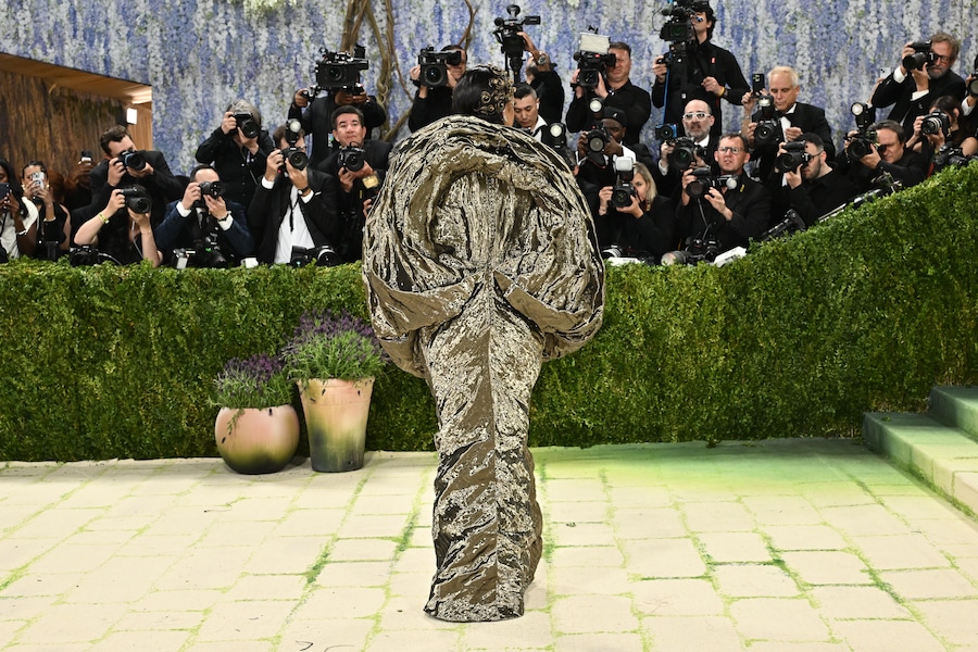Rihanna arriva al gala di beneficenza del Costume Institute del Metropolitan Museum of Art, organizzato per celebrare l'inaugurazione della mostra "Costume Art", lunedì 4 maggio 2026 a New York. (Foto di Evan Agostini/Invision/AP) (APN)