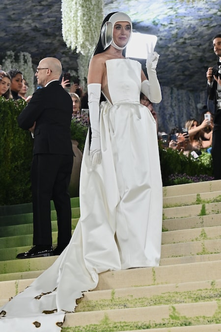 Katy Perry arriva al gala di beneficenza del Costume Institute del Metropolitan Museum of Art, organizzato per celebrare l'inaugurazione della mostra "Costume Art", lunedì 4 maggio 2026 a New York. (Foto di Evan Agostini/Invision/AP) (APN)