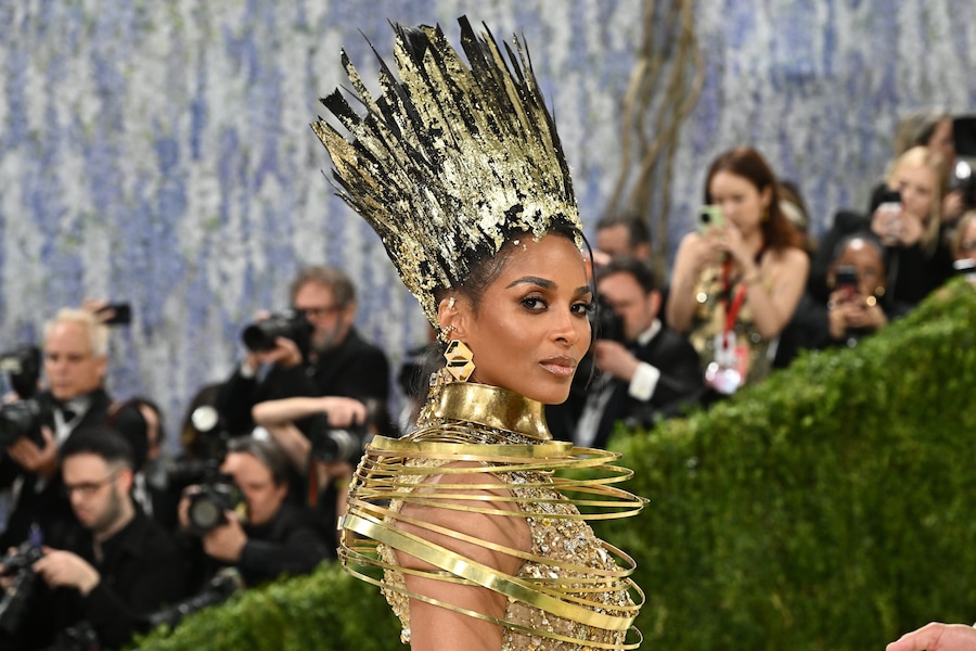 Ciara arriva al gala di beneficenza del Costume Institute del Metropolitan Museum of Art, organizzato per celebrare l'inaugurazione della mostra "Costume Art", lunedì 4 maggio 2026 a New York. (Foto di Evan Agostini/Invision/AP) (APN)
