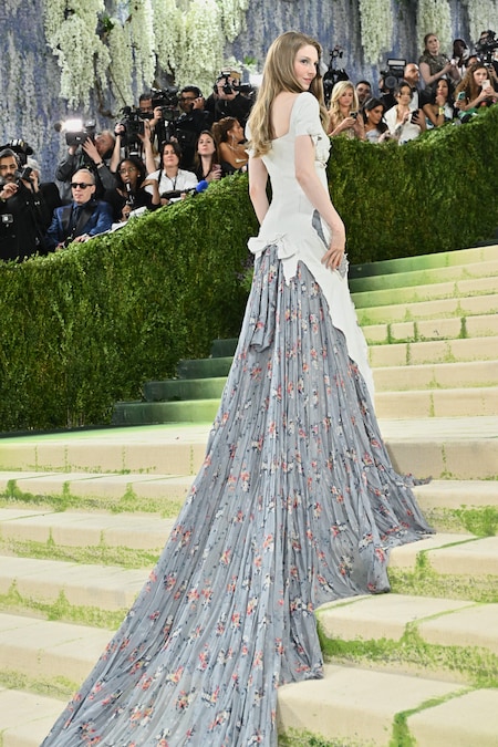 Hunter Schafer arriva al gala di beneficenza del Costume Institute del Metropolitan Museum of Art, organizzato per celebrare l'inaugurazione della mostra "Costume Art", lunedì 4 maggio 2026 a New York. (Foto di Evan Agostini/Invision/AP) (APN)