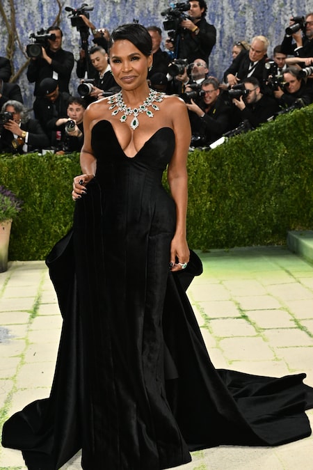 Nia Long arriva al gala di beneficenza del Costume Institute del Metropolitan Museum of Art, organizzato per celebrare l'inaugurazione della mostra "Costume Art", lunedì 4 maggio 2026 a New York. (Foto di Evan Agostini/Invision/AP) (APN)