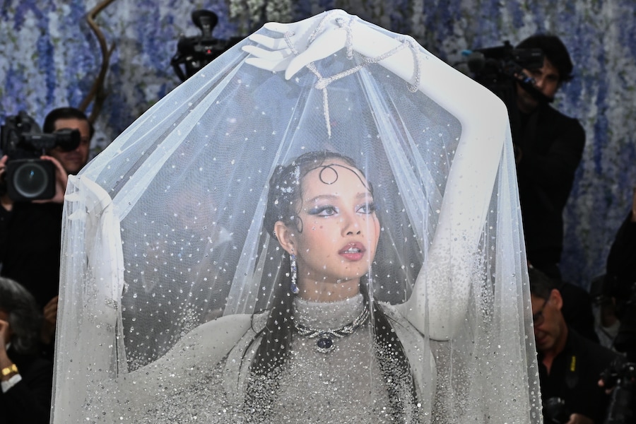 Lisa arriva al gala di beneficenza del Costume Institute del Metropolitan Museum of Art, organizzato per celebrare l'inaugurazione della mostra "Costume Art", lunedì 4 maggio 2026 a New York. (Foto di Evan Agostini/Invision/AP) (APN)