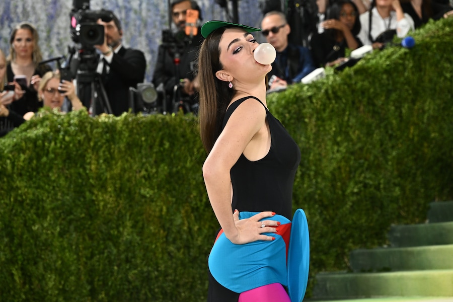 Rachel Sennott arriva al gala di beneficenza del Costume Institute del Metropolitan Museum of Art, organizzato per celebrare l'inaugurazione della mostra "Costume Art", lunedì 4 maggio 2026 a New York. (Foto di Evan Agostini/Invision/AP) (APN)