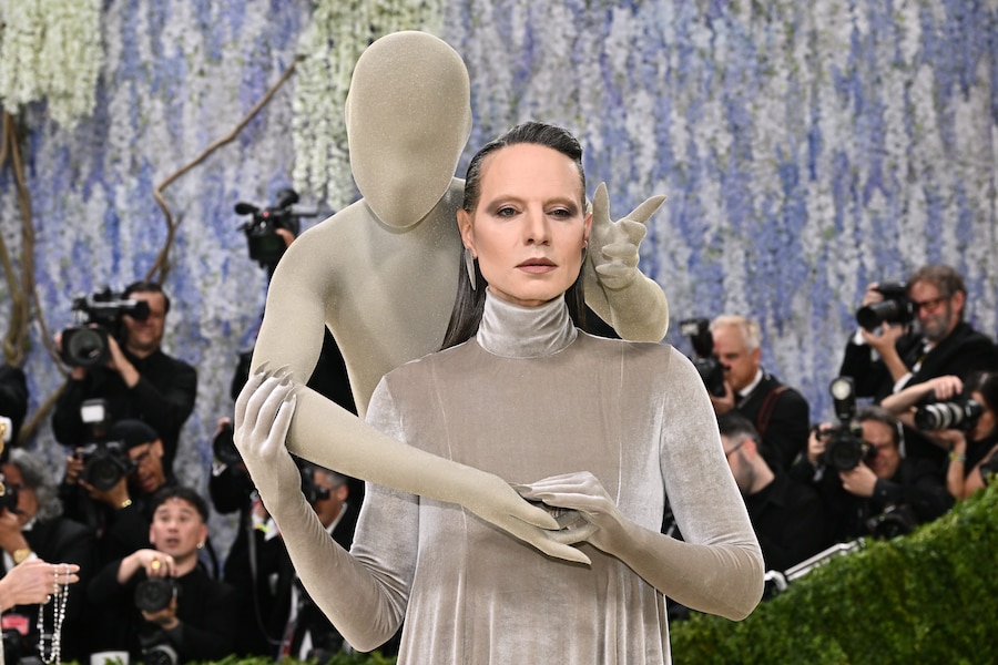 Jordan Roth arriva al gala di beneficenza del Costume Institute del Metropolitan Museum of Art, organizzato per celebrare l'inaugurazione della mostra "Costume Art", lunedì 4 maggio 2026 a New York. (Foto di Evan Agostini/Invision/AP) (APN)