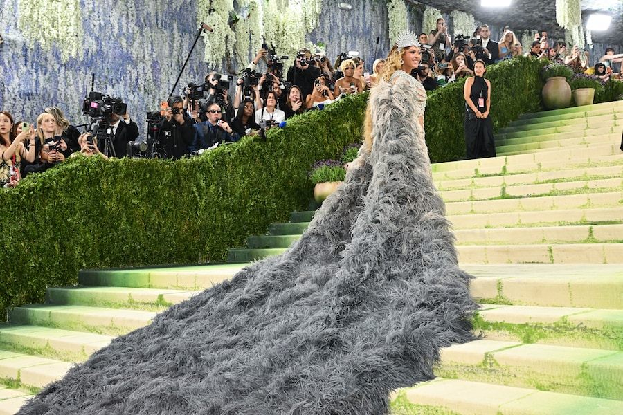 Beyoncé arriva al gala di beneficenza del Costume Institute del Metropolitan Museum of Art, organizzato per celebrare l'inaugurazione della mostra "Costume Art", lunedì 4 maggio 2026 a New York. (Foto di Evan Agostini/Invision/AP) (APN)