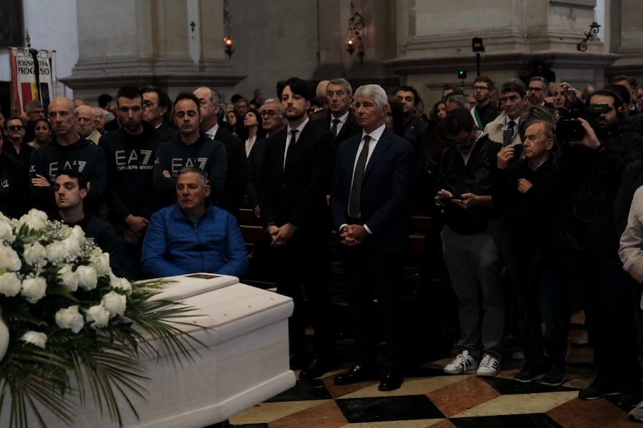 Il ministro dello Sport, Andrea Abodi, nella Basilica di Santa Giustina, in Prato della Valle, per i funerali di Alex Zanardi, 5 maggio 2026. ANSA/NICOLA FOSSELLA (ANSA)