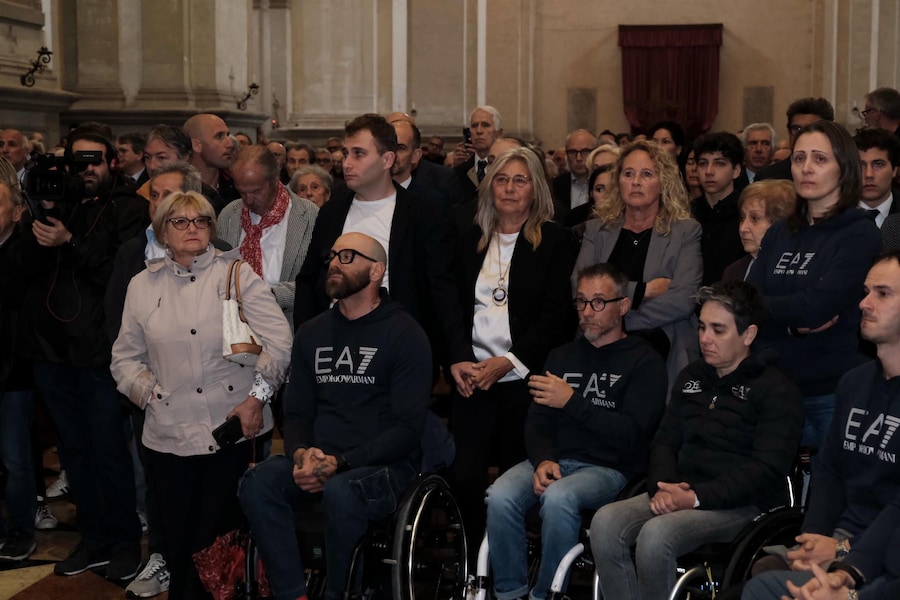 La moglie di Alex Zanardi, Daniela, e la sorella Cristina, nella Basilica di Santa Giustina, in Prato della Valle, per i funerali di Alex Zanardi, 5 maggio 2026. ANSA/NICOLA FOSSELLA (ANSA)