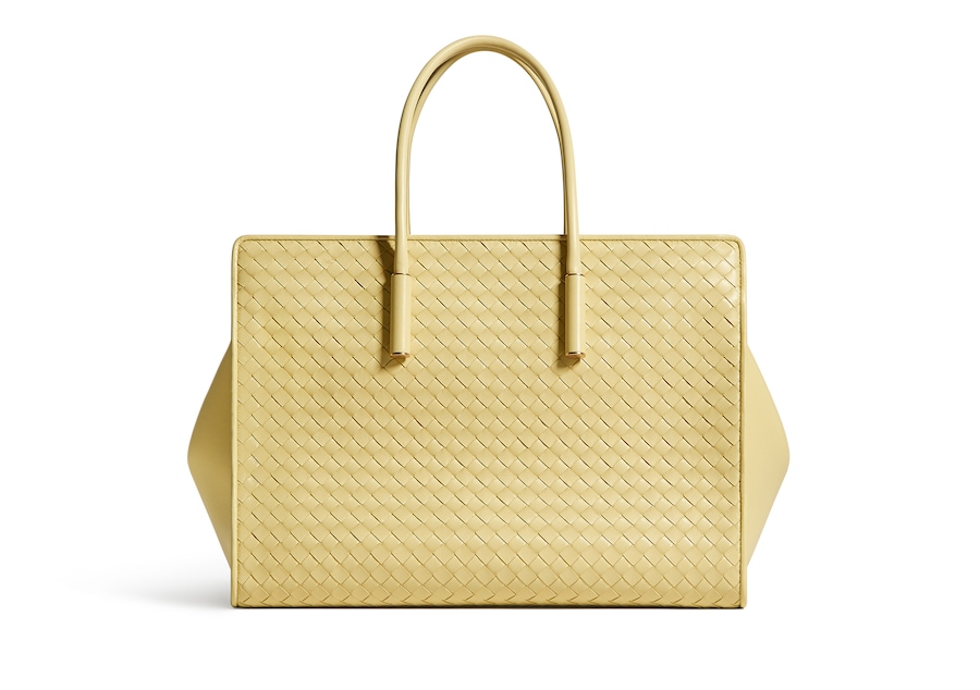 Borsa tote in nappa con lavorazione Intrecciato e sistema click-in per fissare la pochette Dustbag Organizer, BOTTEGA VENETA (4.900 €).