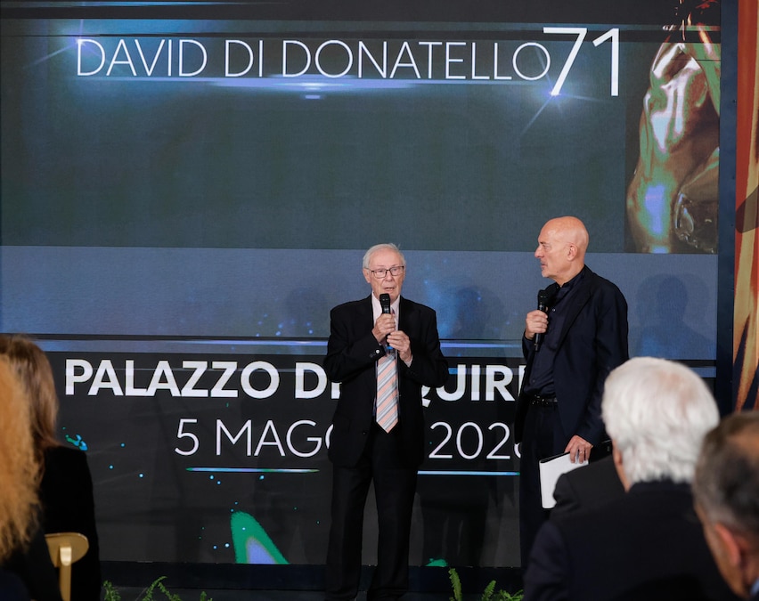 Bruno Bozzetto (S) e Claudio Bisio al Quirinale durante la cerimonia di presentazione dei candidati ai Premi ''David di Donatello'', Roma, 5 Maggio 2026. (ANSA)
