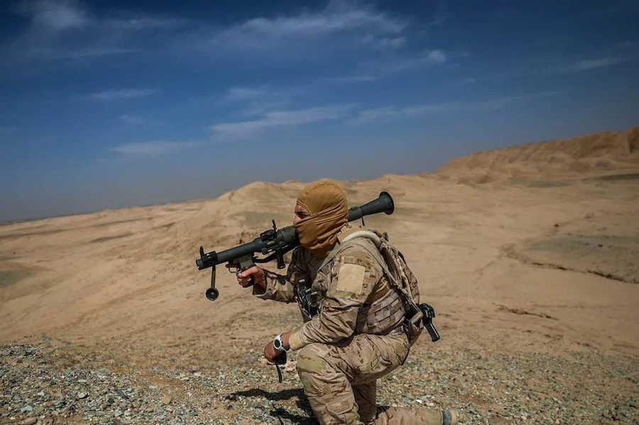 Membri del Corpo delle Guardie Rivoluzionarie Iraniane (IRGC) durante un’esercitazione militare nei pressi della capitale Teheran, in Iran, il 12 maggio 2026. (EPA)