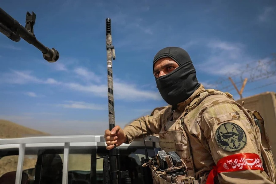 Membri del Corpo delle Guardie Rivoluzionarie Iraniane (IRGC) durante un’esercitazione militare nei pressi della capitale Teheran, in Iran, il 12 maggio 2026. (EPA)