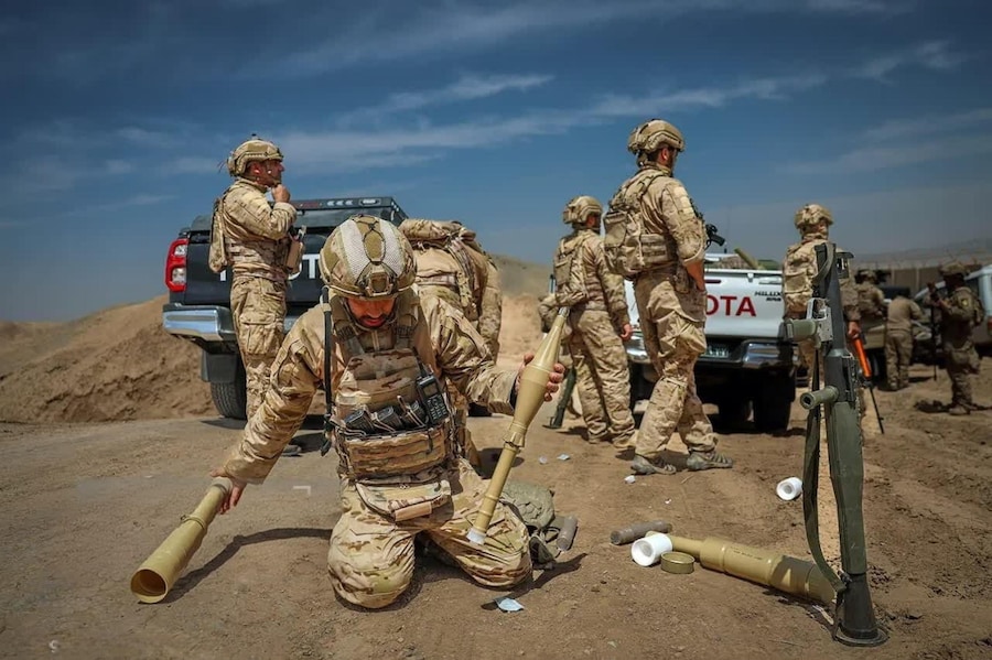 Membri del Corpo delle Guardie Rivoluzionarie Iraniane (IRGC) durante un'esercitazione militare nei pressi della capitale Teheran, in Iran, il 12 maggio 2026. (EPA)