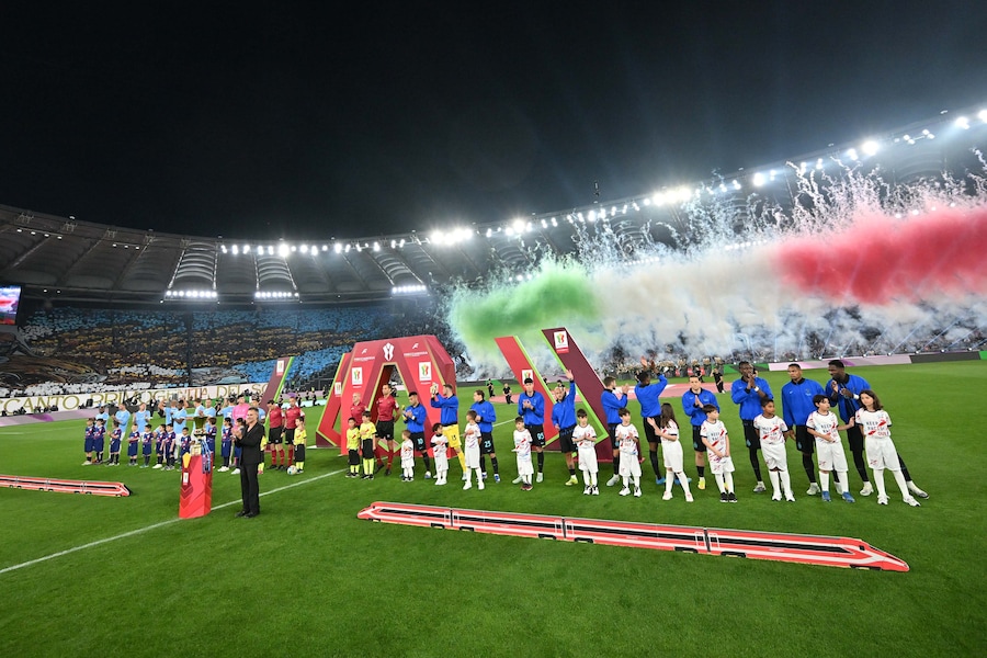 Le due formazioni schierate ad inizio partita. (IPP)