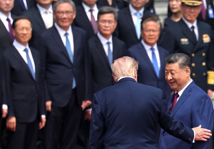 Il presidente cinese Xi Jinping e il presidente statunitense Donald Trump partecipano a una cerimonia di benvenuto presso la Grande Sala del Popolo a Pechino, in Cina, il 14 maggio 2026. (REUTERS)