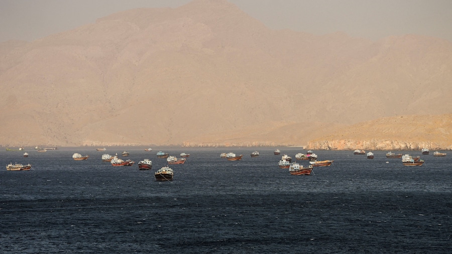 Navi nello Stretto di Hormuz, Musandam, Oman (REUTERS)