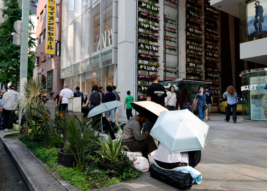 epa12959353 People line up near the Swatch NGHC Ginza store in Tokyo, Japan, 15 May 2026. More than 200 people, some of them since 14 May, are queuing in the heart of the upmarket Ginza district to buy Swatch’s latest collaboration with the prestigious brand Audemars Piguet. The Bioceramic Royal Pop pocket watch will go on sale from 16 May 2026 and is already being listed for thousands of dollars on resale sites. EPA/FRANCK ROBICHON (EPA)
