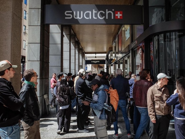 Arriva il nuovo Swatch, lunghe file davanti agli store di tutto il mondo
