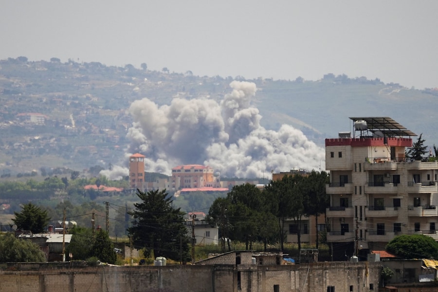 Il fumo si alza dopo un attacco israeliano a Nabatieh, in Libano, il 17 maggio 2026. REUTERS/Stringer (REUTERS)