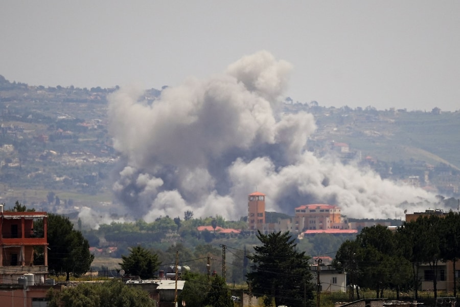 Il fumo si alza dopo un attacco israeliano a Nabatieh, in Libano, il 17 maggio 2026. REUTERS/Stringer (REUTERS)