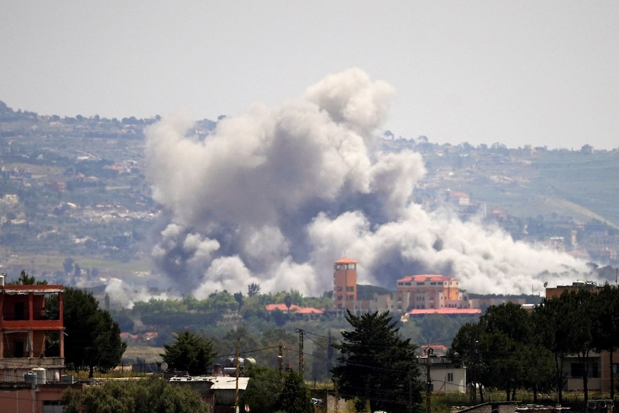 Il fumo si alza dopo un attacco israeliano a Nabatieh, in Libano, il 17 maggio 2026. REUTERS/Stringer (REUTERS)
