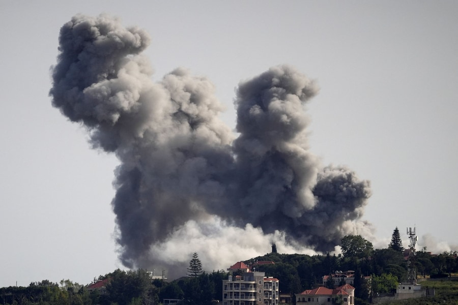 Il fumo si alza dopo un attacco israeliano a Zebdin, in Libano, il 17 maggio 2026. REUTERS/Stringer (REUTERS)