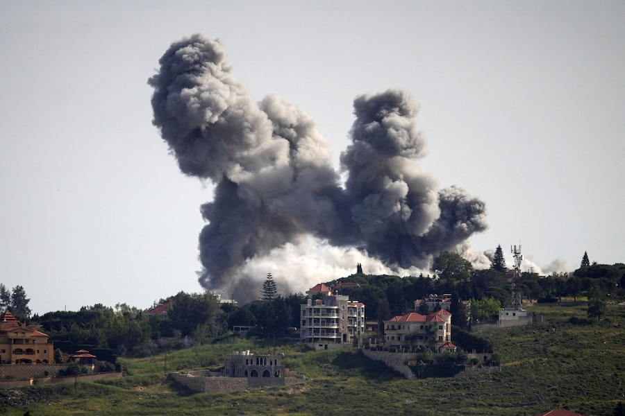 Il fumo si alza dopo un attacco israeliano a Zebdin, in Libano, il 17 maggio 2026. REUTERS/Stringer IMMAGINI DEL GIORNO DI TPX (REUTERS)