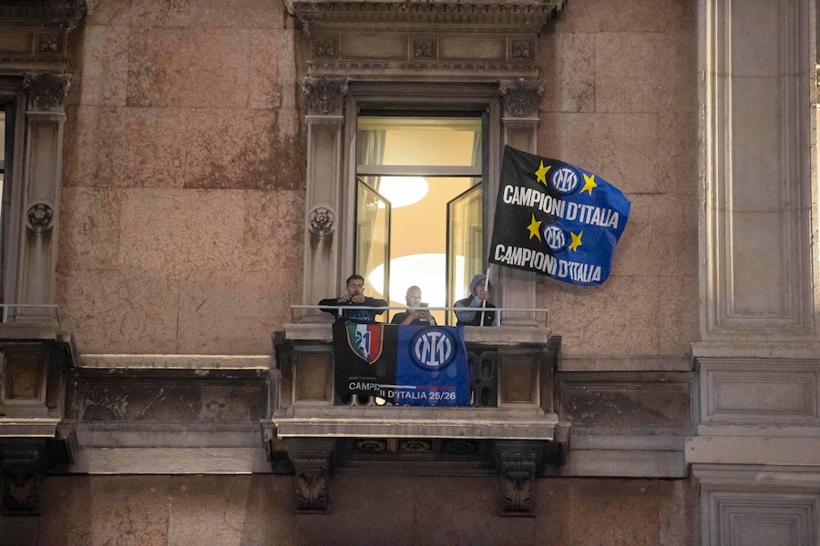 Arrivo del bus con i giocatori dell’Inter in Piazza Duomo per i festeggiamenti con i tifosi (Foto di Marco Ottico/Lapresse) (LAPRESSE)