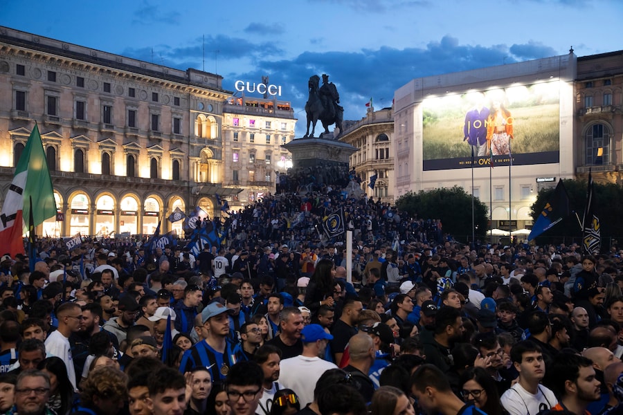 Arrivo del bus con i giocatori dell’Inter in Piazza Duomo per i festeggiamenti con i tifosi (Foto di Marco Ottico/Lapresse) (LAPRESSE)