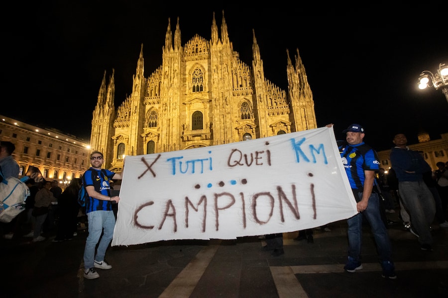 Arrivo del bus con i giocatori dell’Inter in Piazza Duomo per i festeggiamenti con i tifosi (Foto di Marco Ottico/Lapresse) (LAPRESSE)